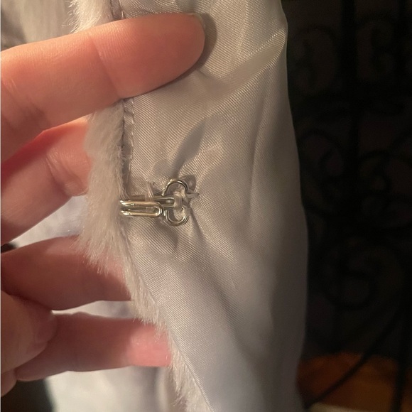 Women's Winter Collarless Faux Fur Coat light grey size Large.New with tags. - Picture 5 of 6